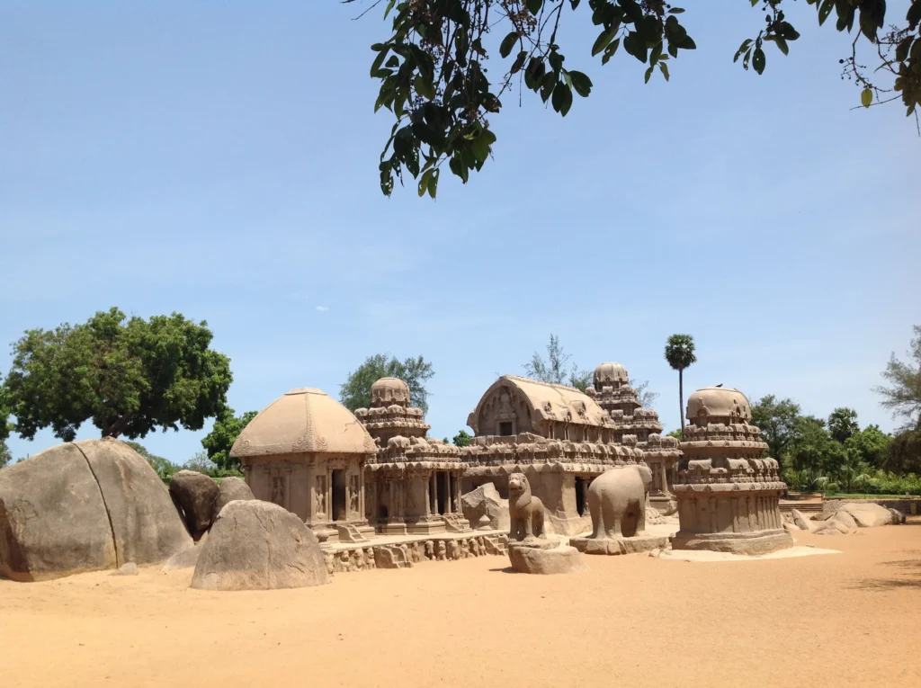 ROCK CUT, RATHAS