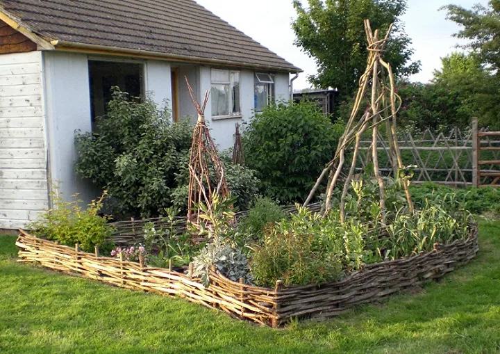 WATTLE EDGING