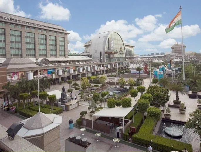 LANDSCAPING FOR COMMERCIAL BUILDING