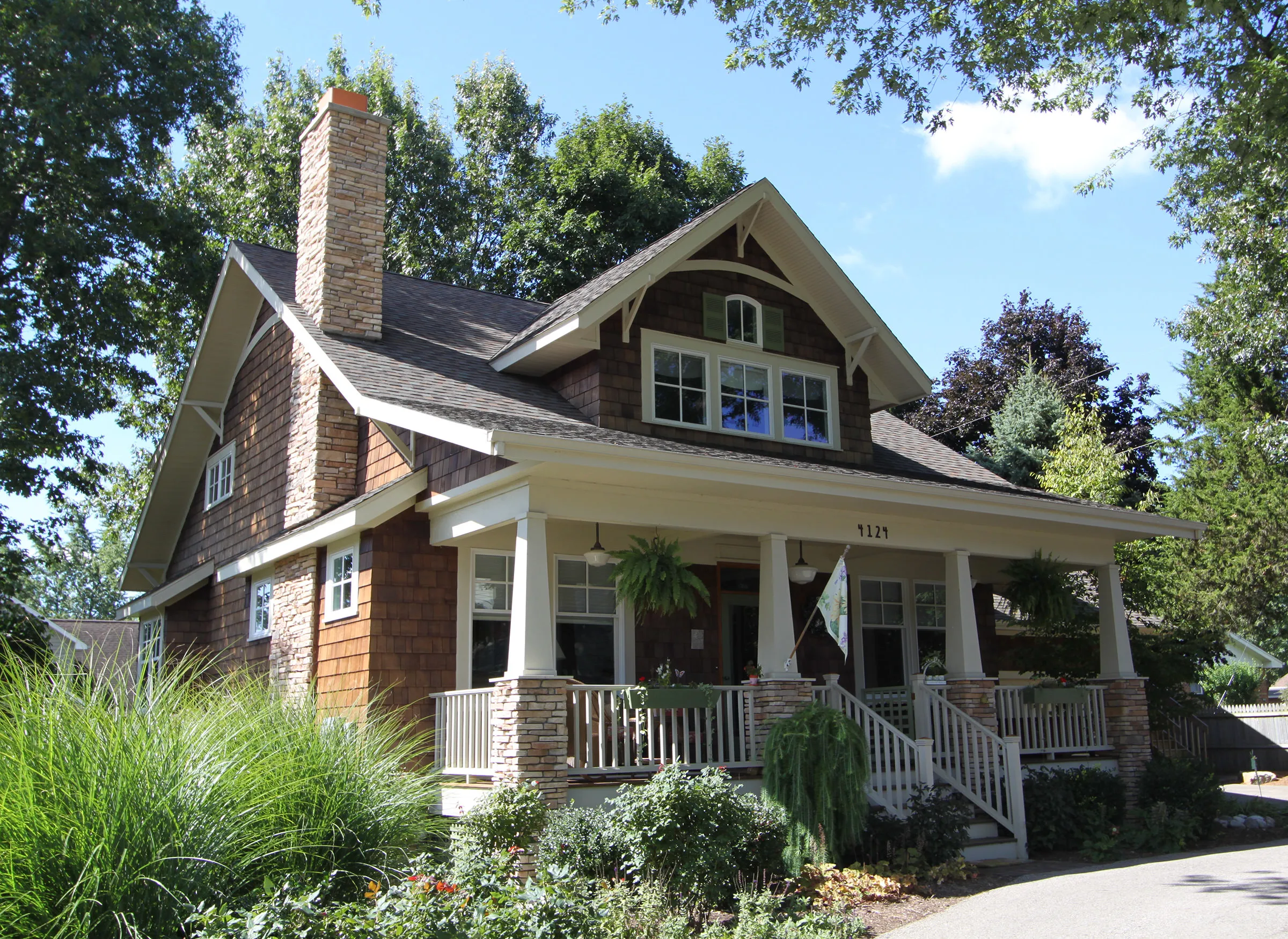 BUNGALOW BUILDING DESIGN IN ARCHITECTURE