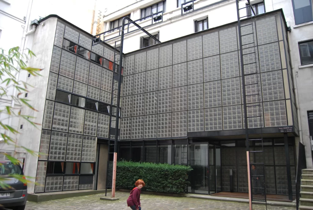 MAISON DE VERRE IN PARIS