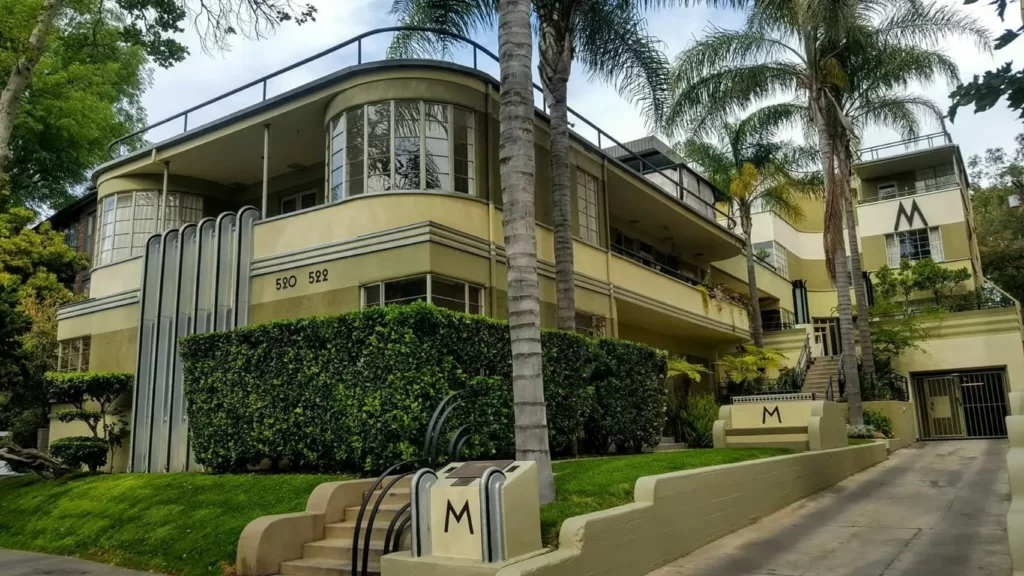 STREAMLINE MODERNE HOMES IN LOS ANGELES, CALIFORNIA